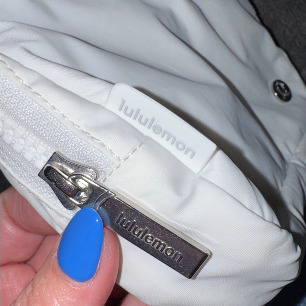 lululemon White Belt Bag - Picture 4 of 8